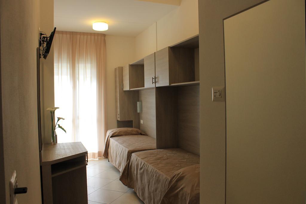 Hotel Villa Enea Cattolica Bagian luar foto