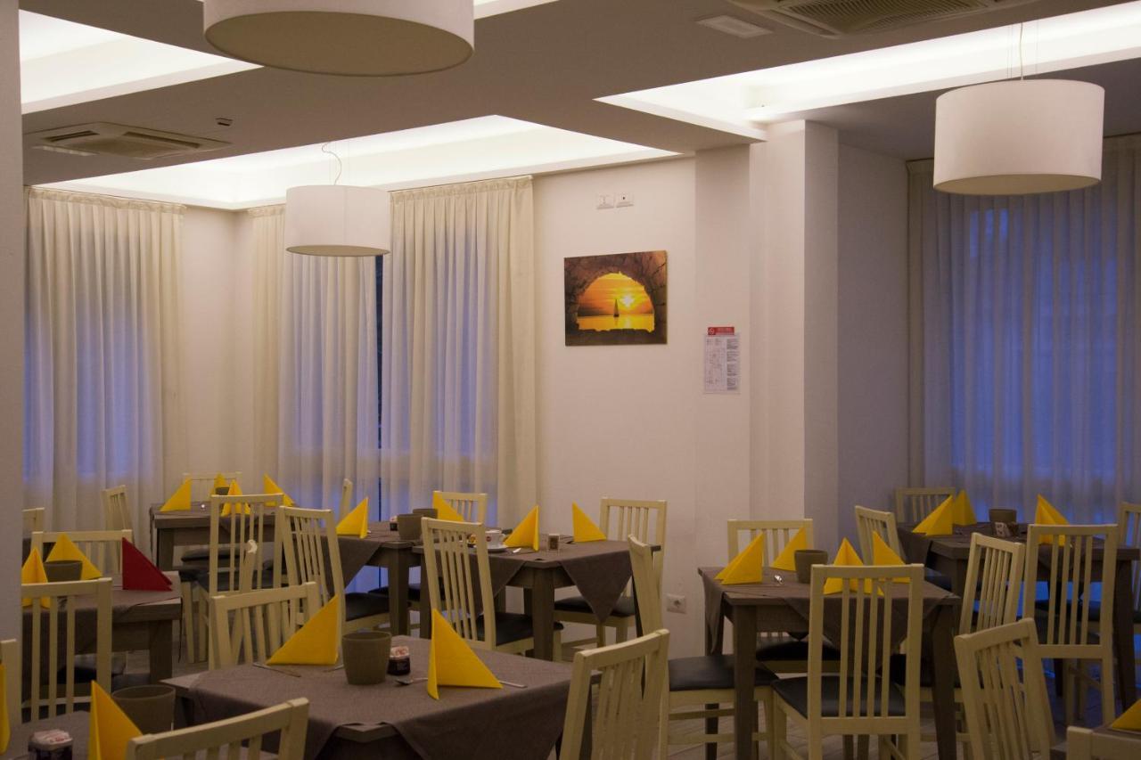 Hotel Villa Enea Cattolica Bagian luar foto