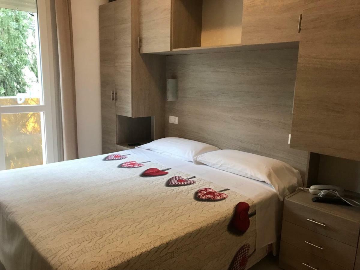Hotel Villa Enea Cattolica Bagian luar foto